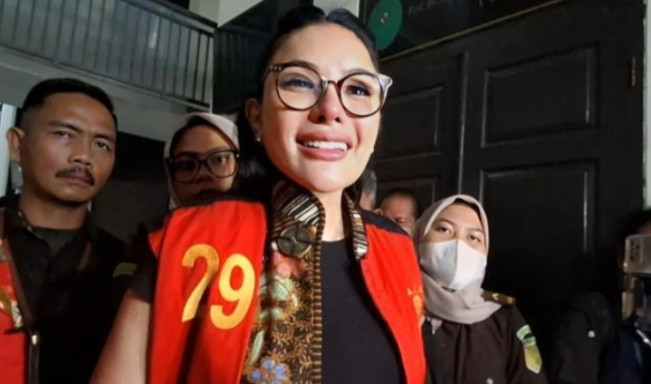 Nikita Mirzani usai menjalani sidang di Pengadilan. [Instagram]